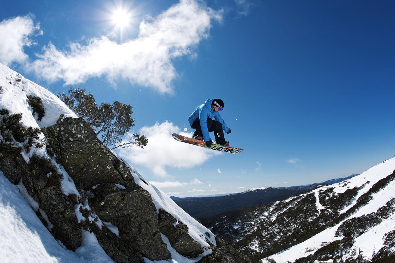 Ski Club Of Victoria - Ivor Whittaker Lodge Mount Buller Eksteriør billede